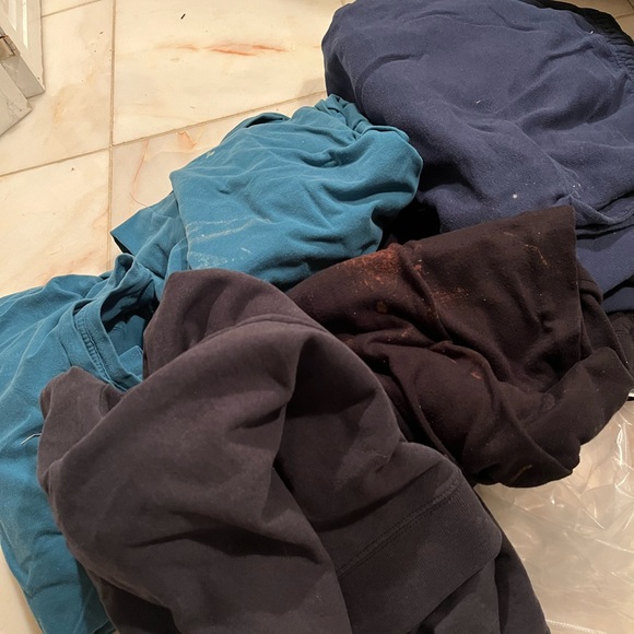 Box of assorted rags/plus size work cloths - Picture 2 of 2